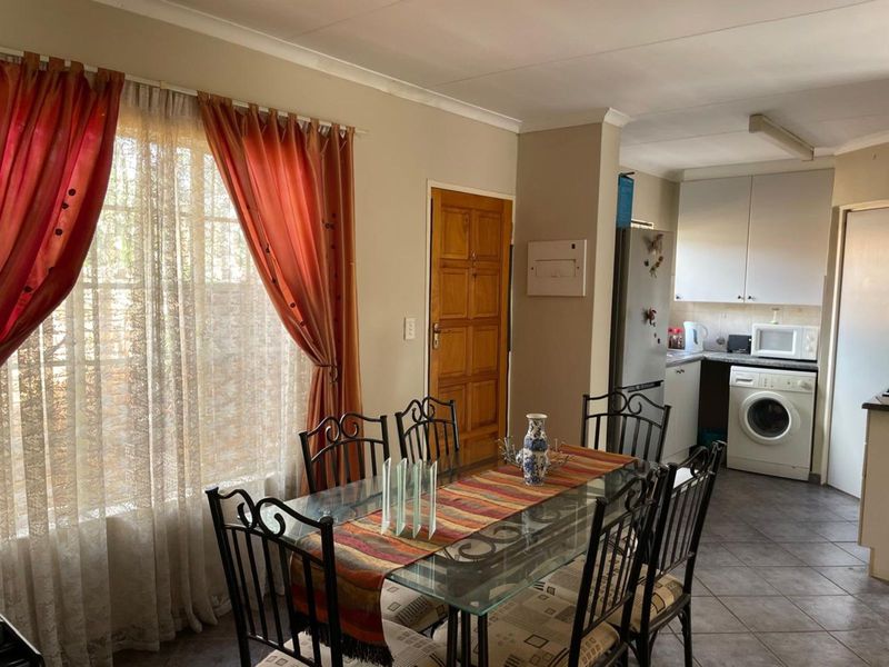 Townhouse For Sale in Amberfield Glen - Photo 4