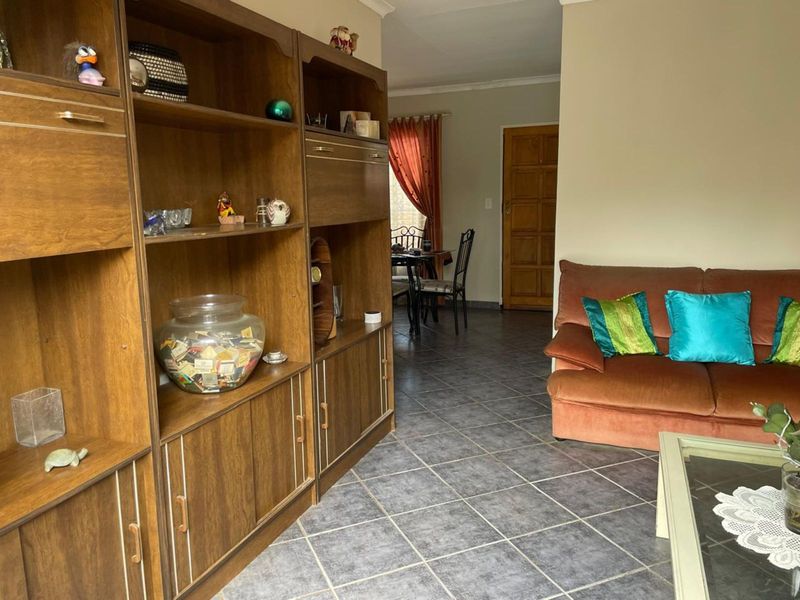 House For Sale in Amberfield Glen - Photo 3