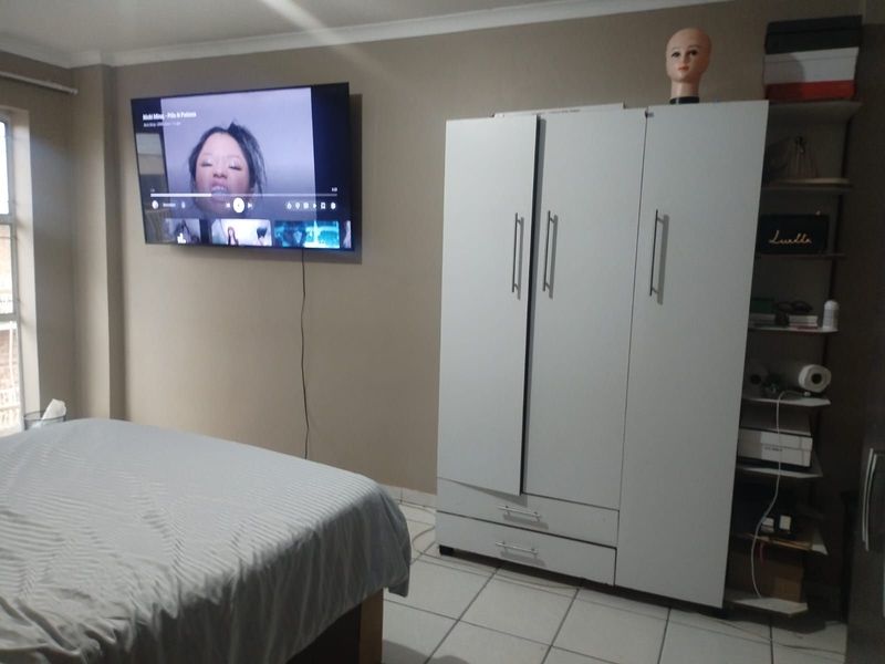 House For Sale in Silverton - Photo 8