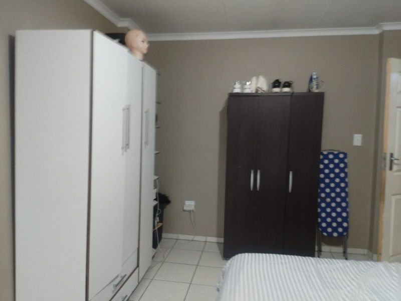 House For Sale in Silverton - Photo 6