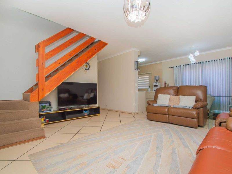 Townhouse For Sale in Willowbrook - Photo 10
