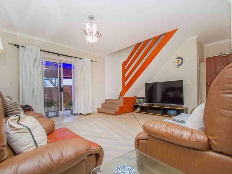 Townhouse For Sale in Willowbrook - Photo 9