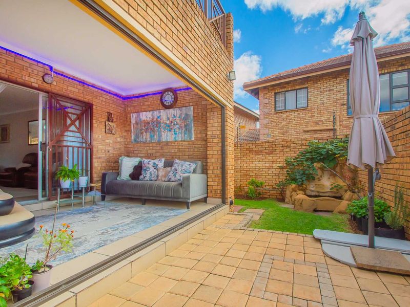 Townhouse For Sale in Willowbrook - Photo 4