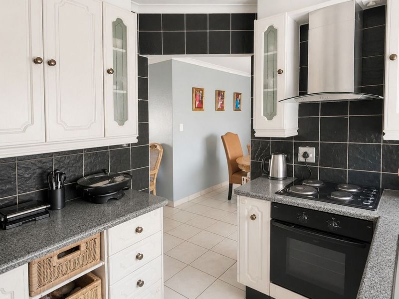 Townhouse For Sale in Ormonde - Photo 5