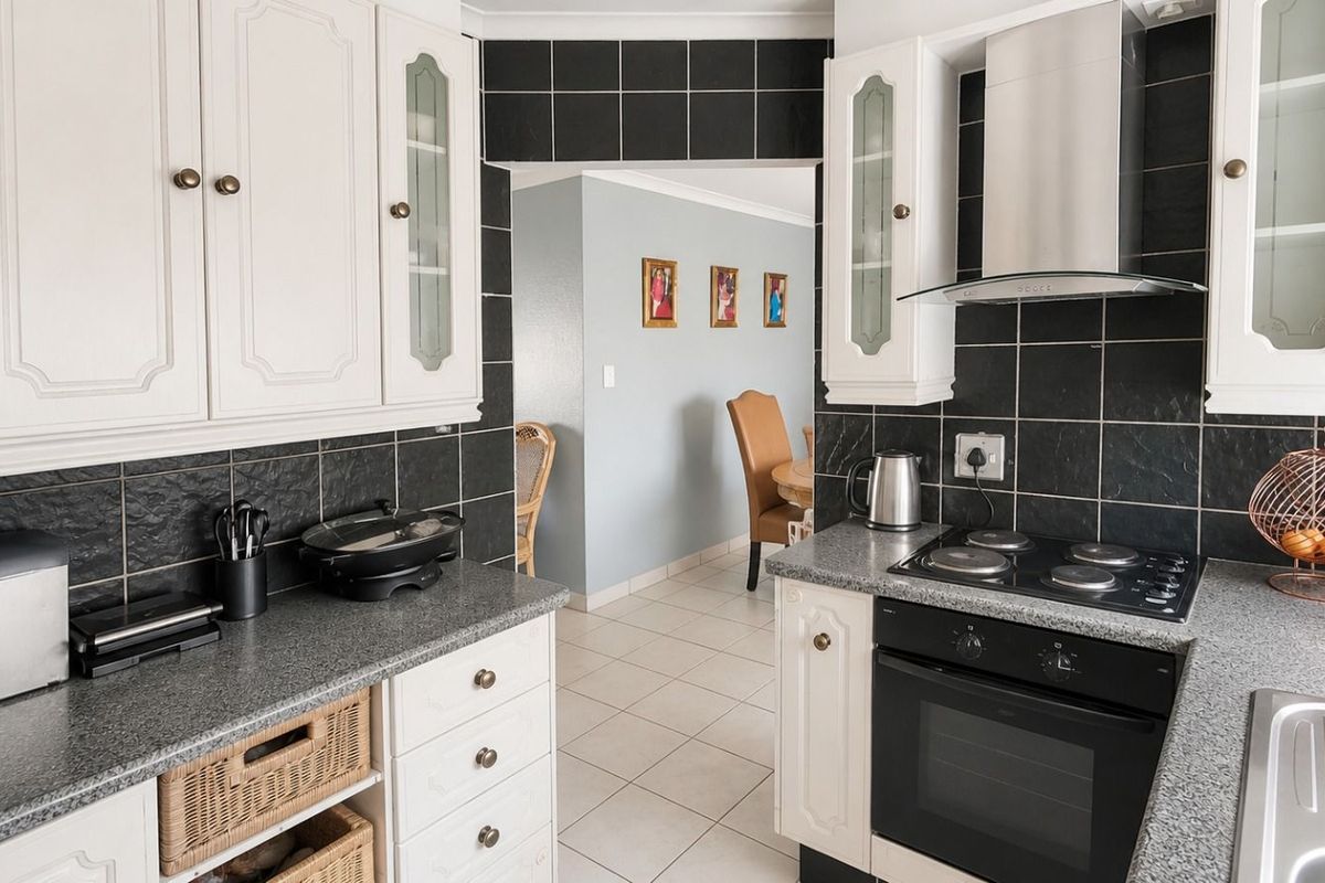 Townhouse For Sale in Ormonde - Photo 5