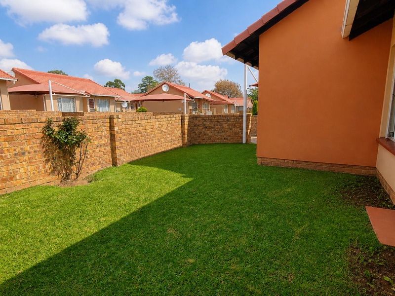 Townhouse For Sale in Ormonde - Photo 3