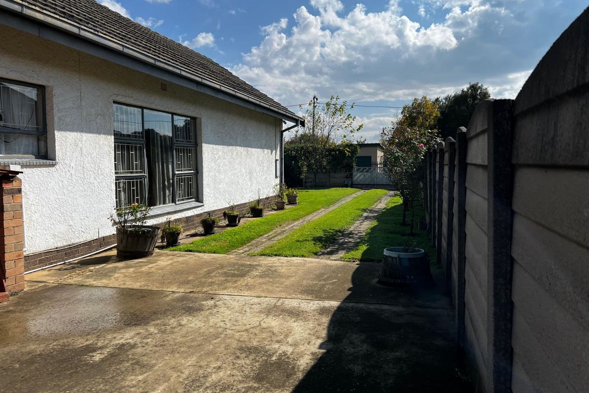 House For Sale in Volksrust Central - Photo 5
