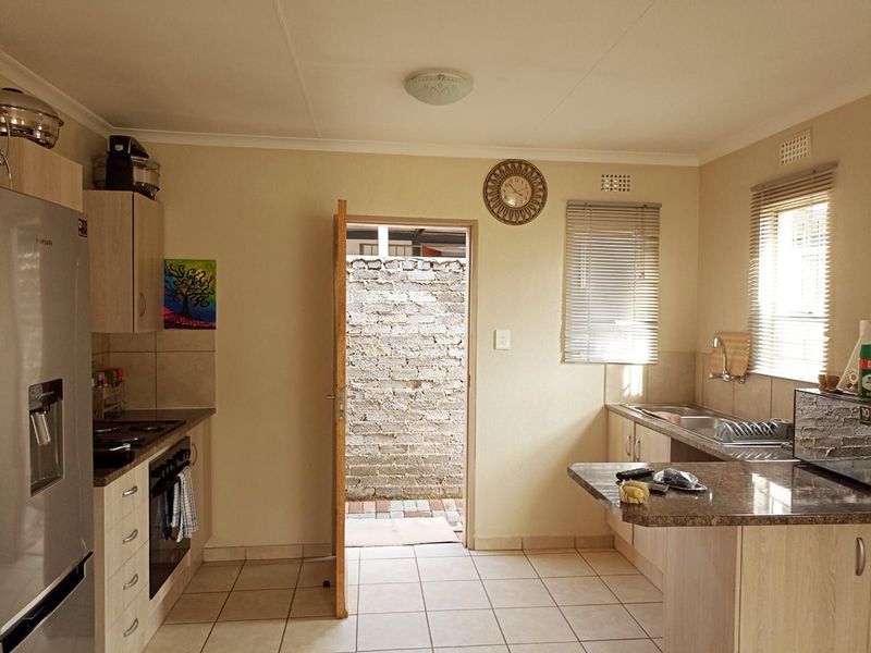 House For Sale in Albertsdal - Photo 2
