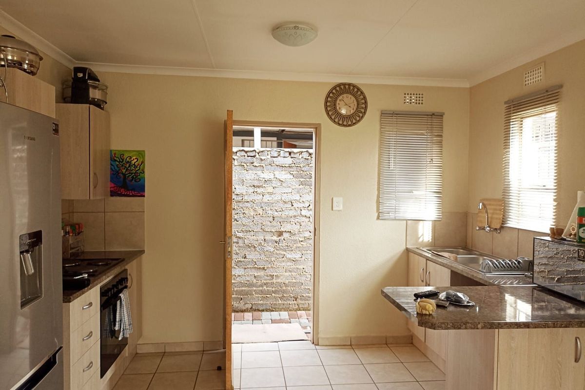 House For Sale in Albertsdal - Photo 2