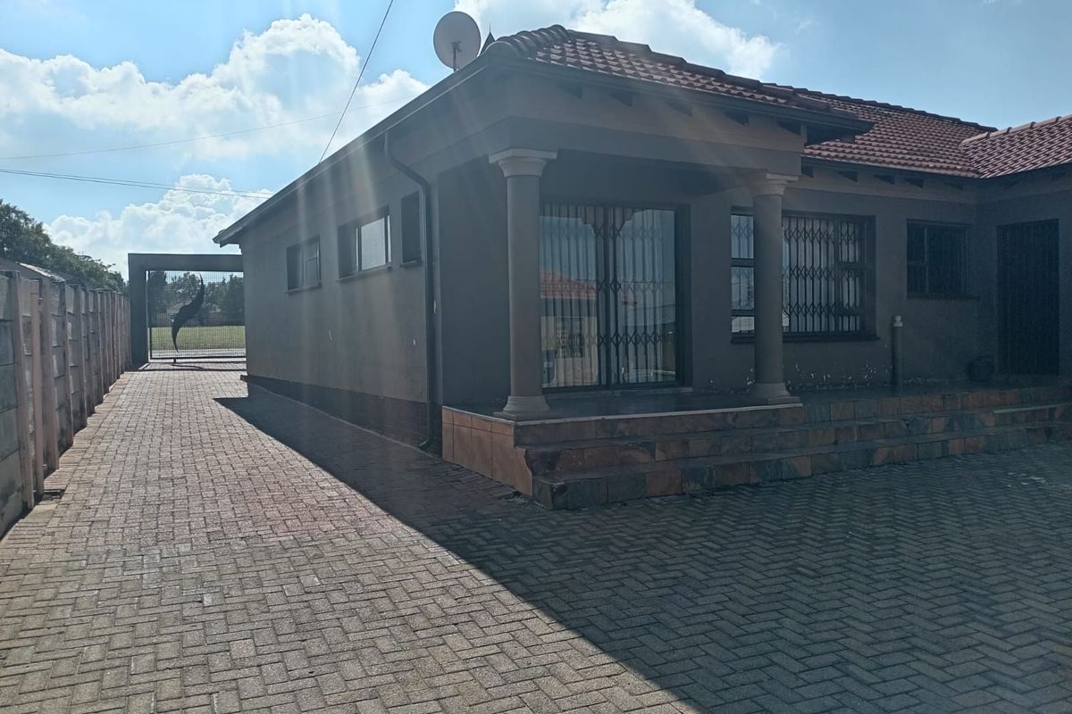 House For Sale in Witpoortjie - Photo 4