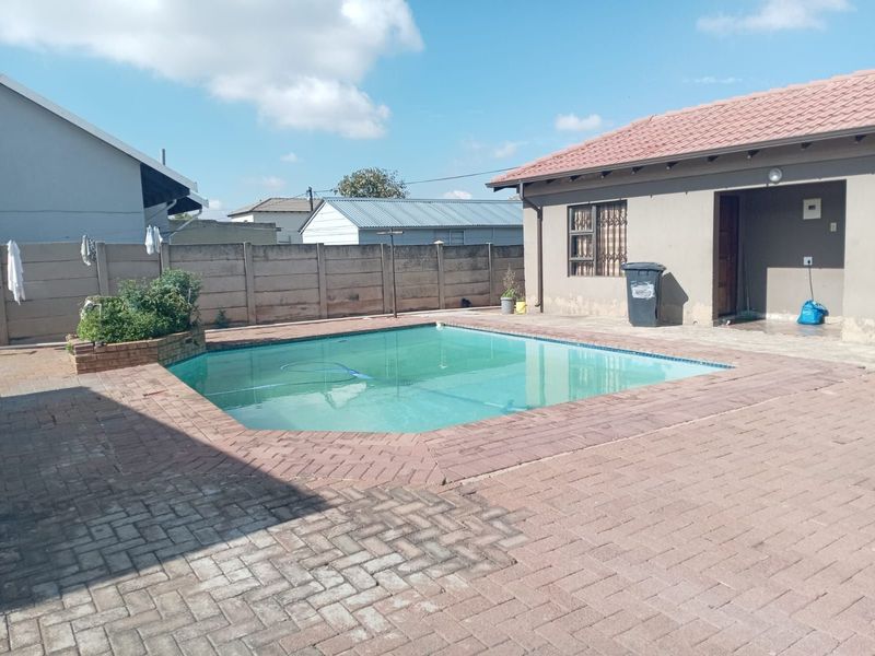 House For Sale in Witpoortjie - Photo 6