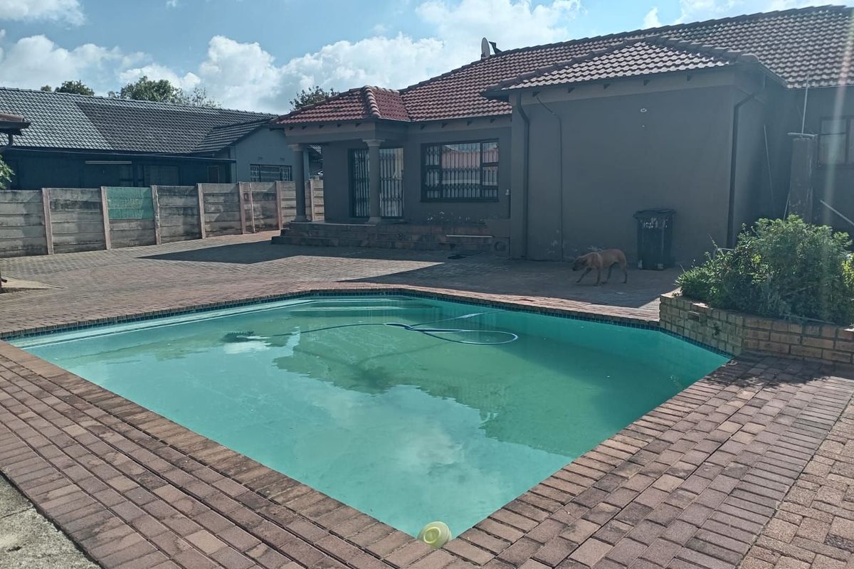 House For Sale in Witpoortjie - Photo 3