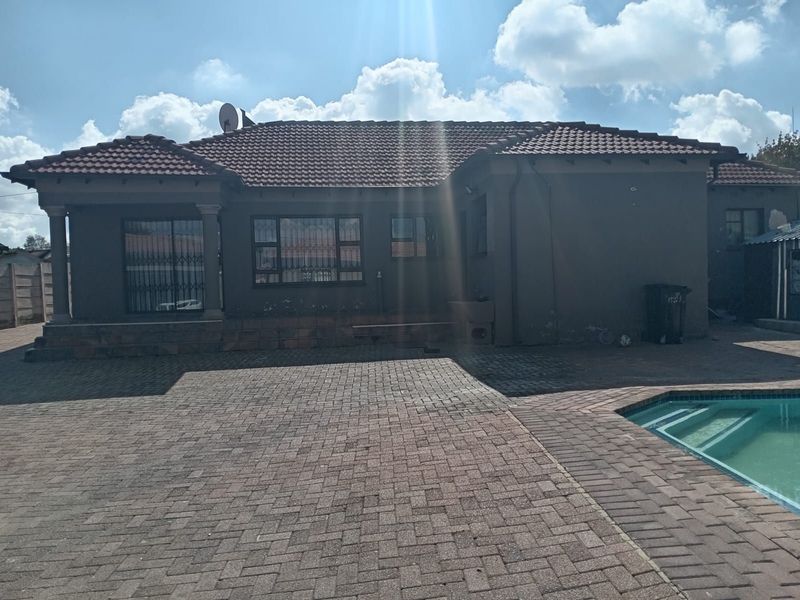 House For Sale in Witpoortjie - Photo 2