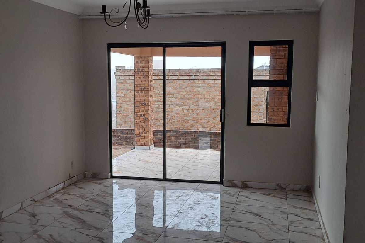 House For Sale in Rayton Central - Photo 3