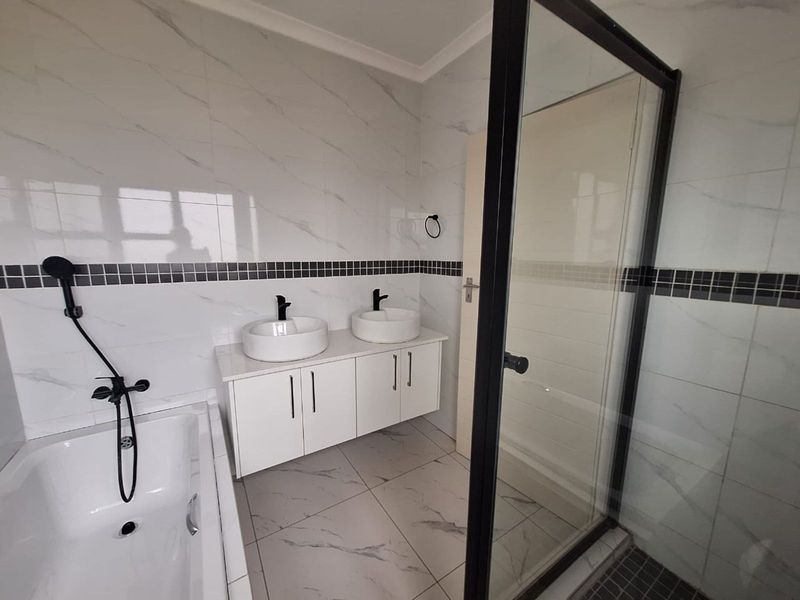 House For Sale in Rayton Central - Photo 5