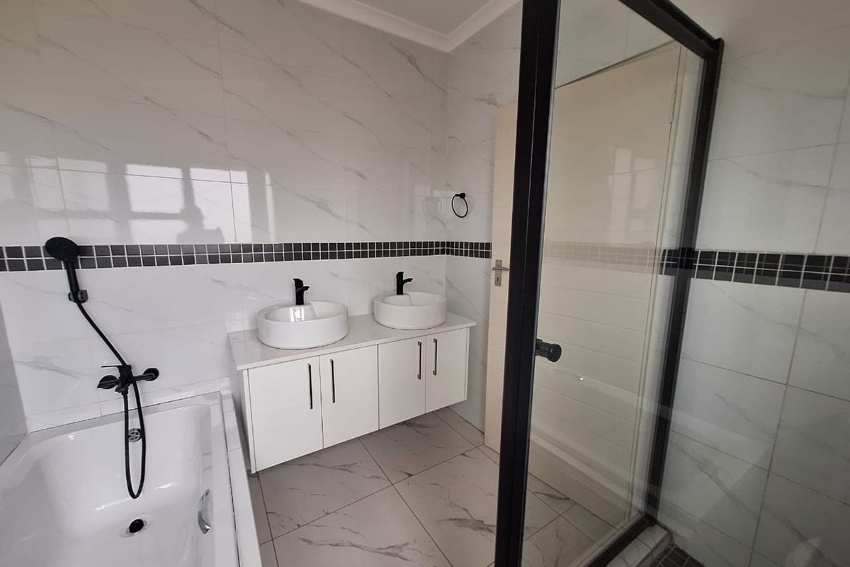 House For Sale in Rayton Central - Photo 5