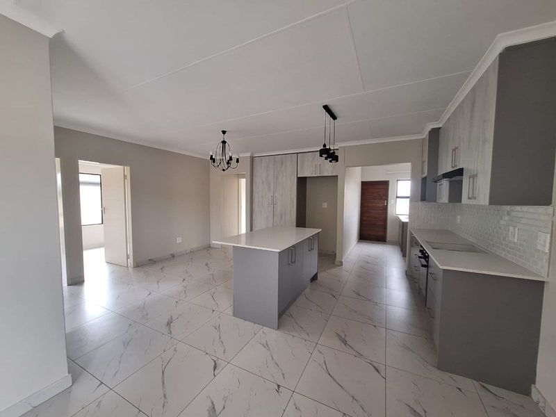 House For Sale in Rayton Central - Photo 2