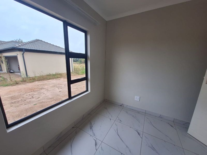 House For Sale in Rayton Central - Photo 6