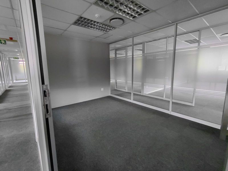 Office To Rent in Faerie Glen - Photo 10