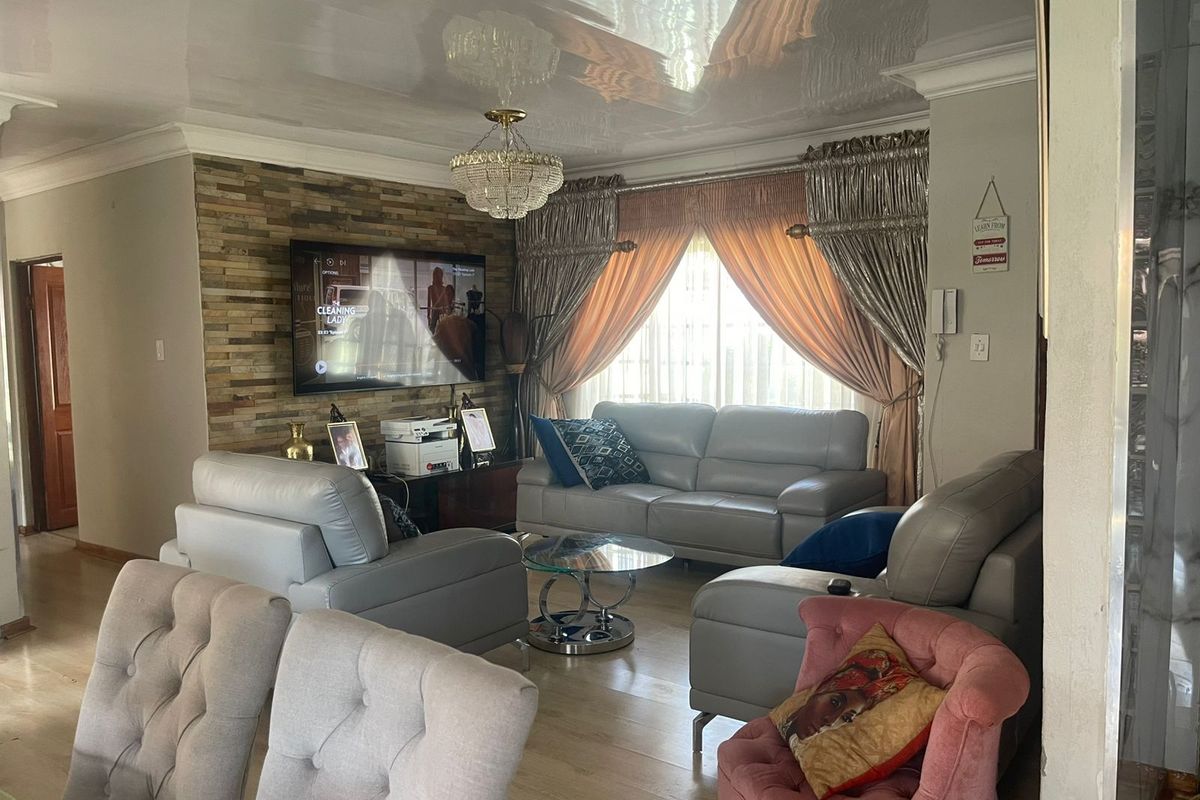 House For Sale in Emdo Park - Photo 3