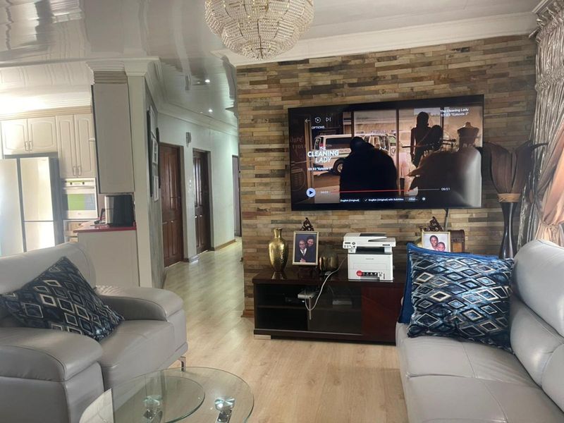 House For Sale in Emdo Park - Photo 5