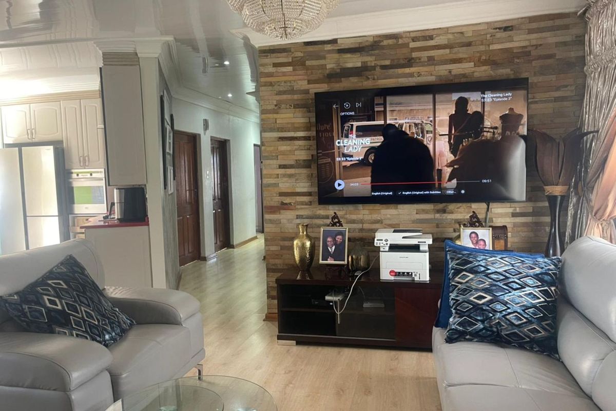 House For Sale in Emdo Park - Photo 5