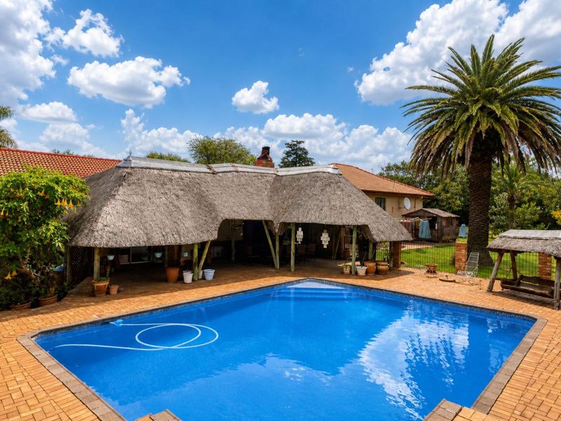 House For Sale in Ruimsig AH - Photo 1