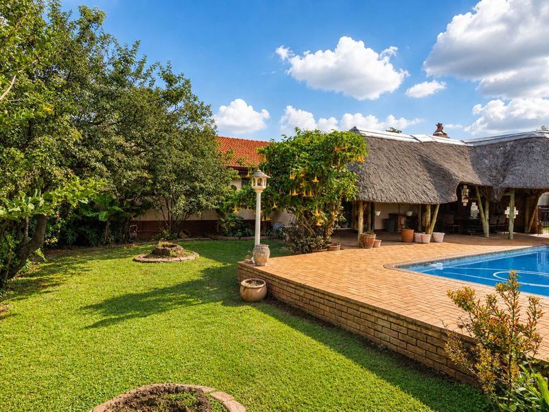 House For Sale in Ruimsig AH - Photo 2
