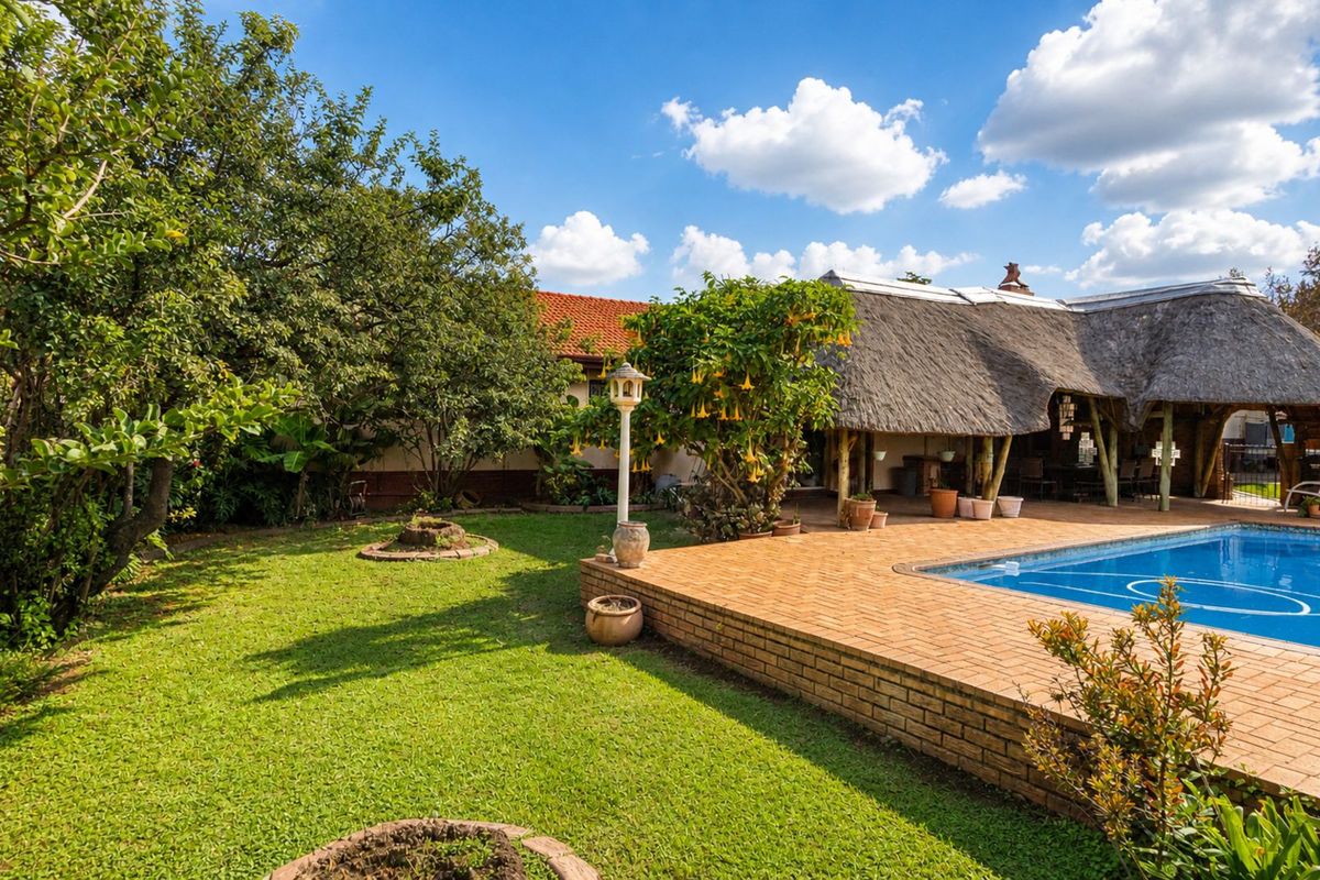 House For Sale in Ruimsig AH - Photo 2