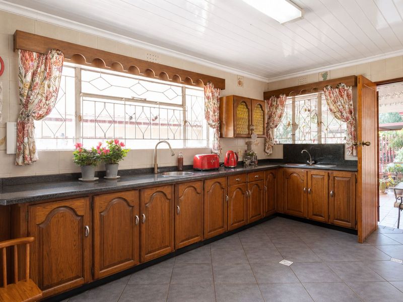 House For Sale in Ruimsig AH - Photo 9