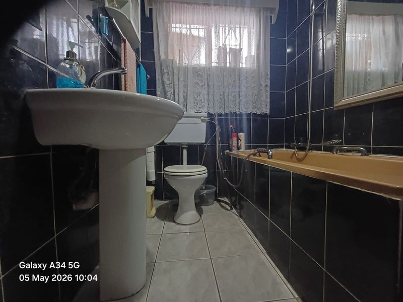 House For Sale in Stilfontein Ext 4 - Photo 8