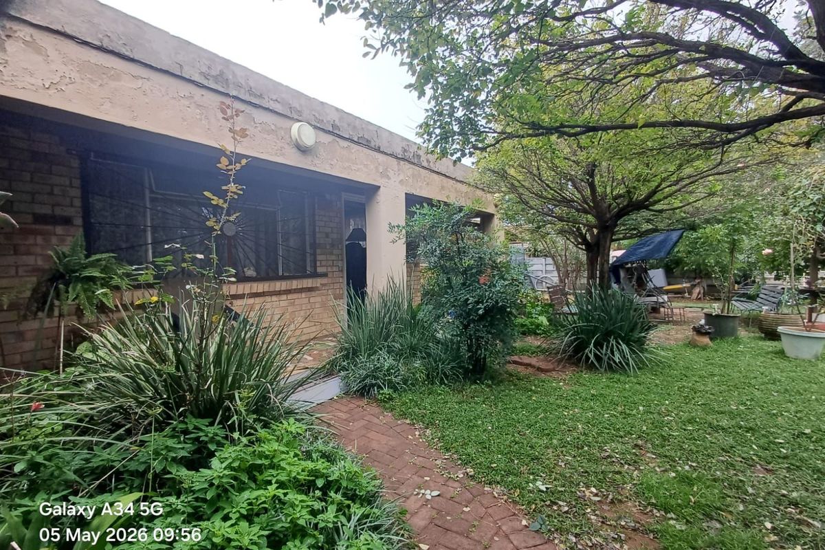House For Sale in Stilfontein Ext 4 - Photo 2