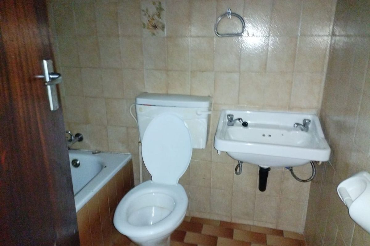 House For Sale in Silverton - Photo 5