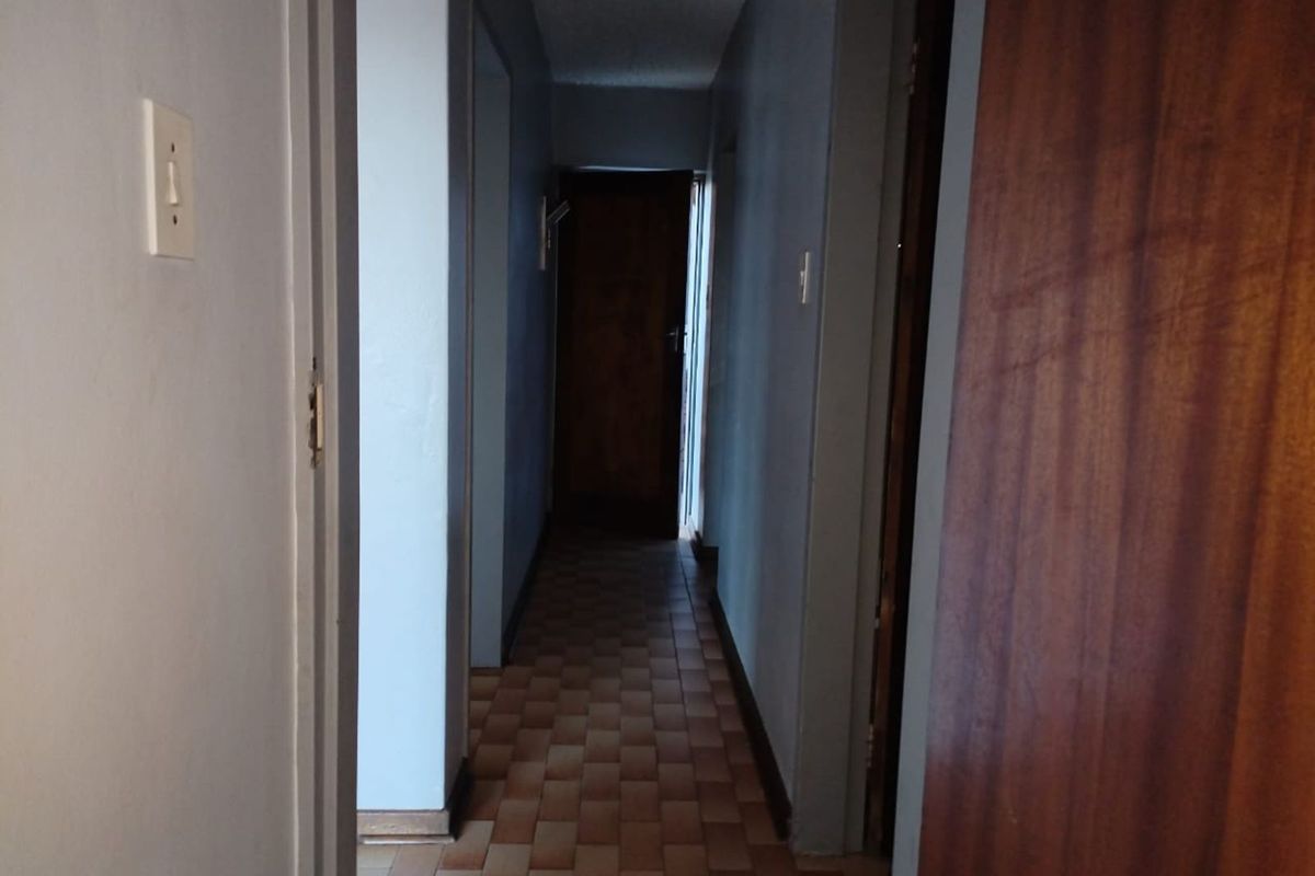 House For Sale in Silverton - Photo 3