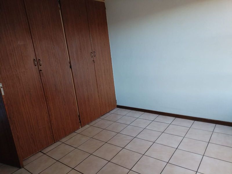 House For Sale in Silverton - Photo 4