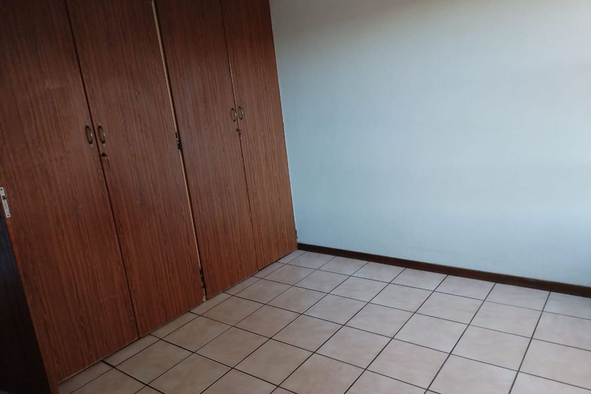 House For Sale in Silverton - Photo 4