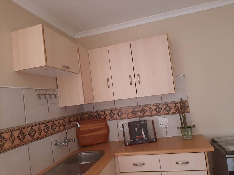 Apartment To Rent in Eldoraigne - Photo 7