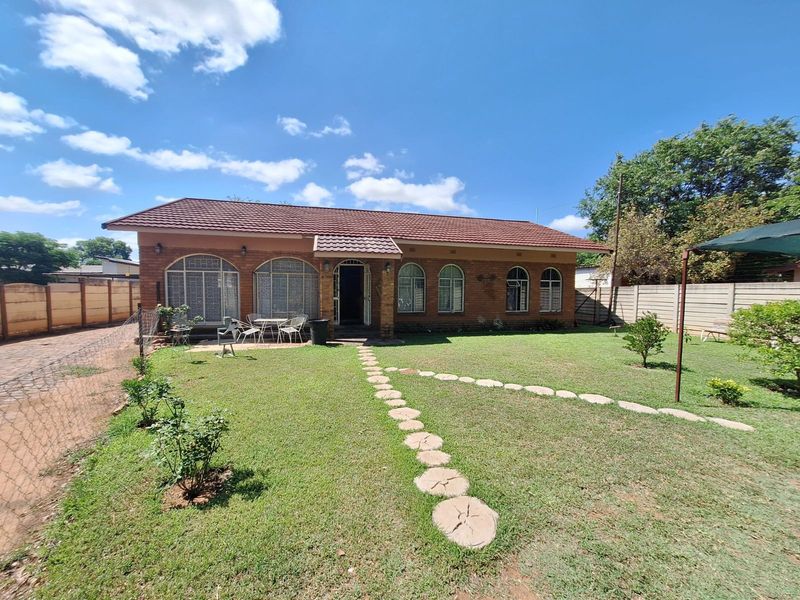 House For Sale in Modimolle Central - Photo 1