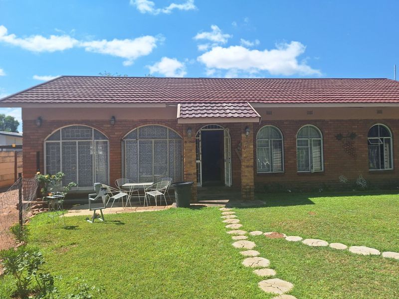 House For Sale in Modimolle Central - Photo 2