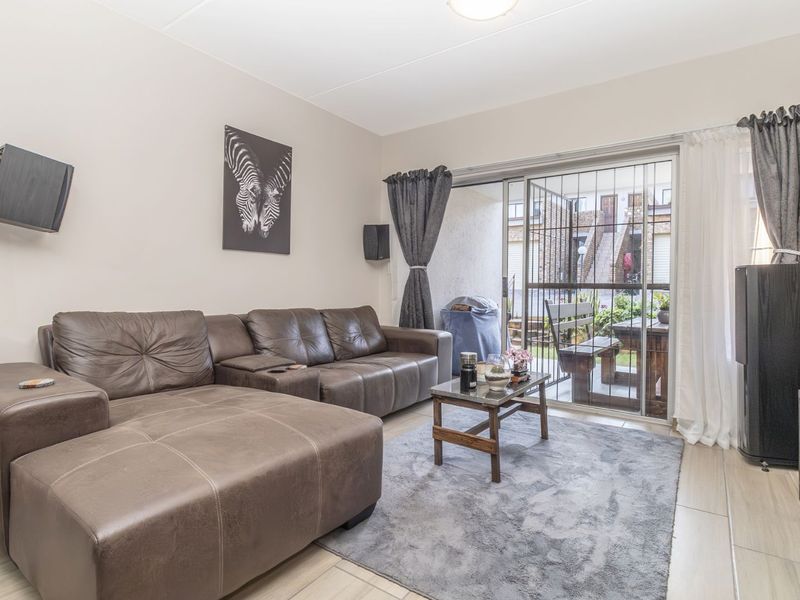 Apartment For Sale in Wilgeheuwel - Photo 7