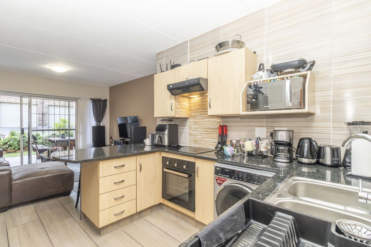 Apartment For Sale in Wilgeheuwel - Photo 3