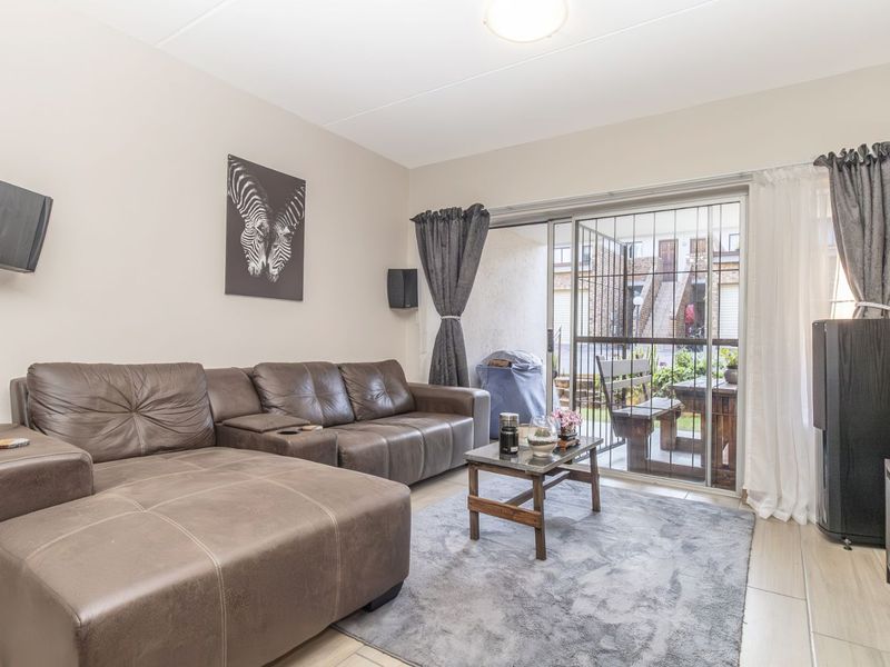 Apartment For Sale in Wilgeheuwel - Photo 10