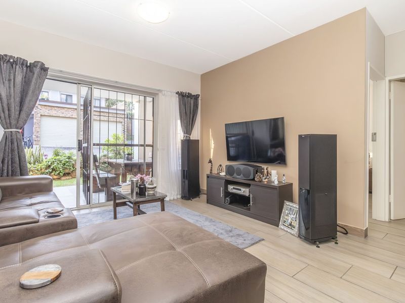 Apartment For Sale in Wilgeheuwel - Photo 8