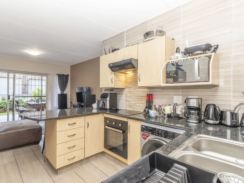 Apartment For Sale in Wilgeheuwel - Photo 2