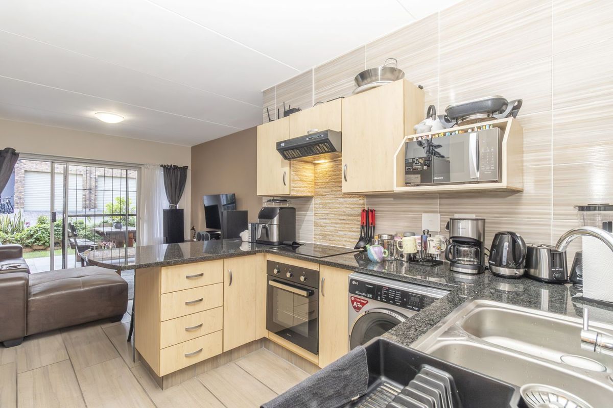 Apartment For Sale in Wilgeheuwel - Photo 2