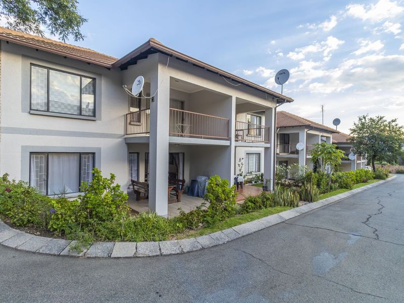 Apartment For Sale in Wilgeheuwel - Photo 1
