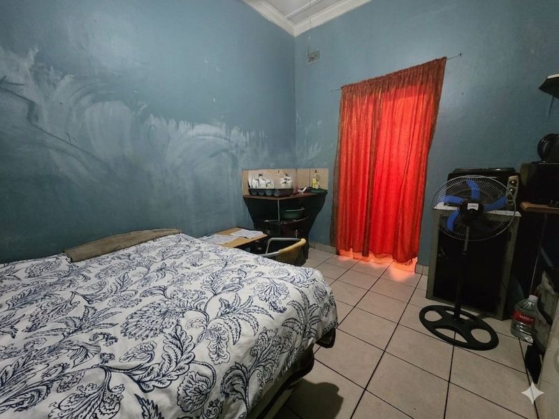 House For Sale in Beaconsfield - Photo 9