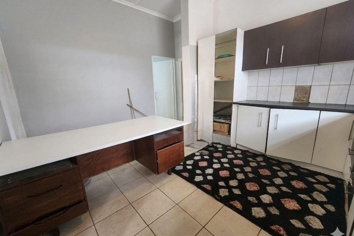 House For Sale in Beaconsfield - Photo 2