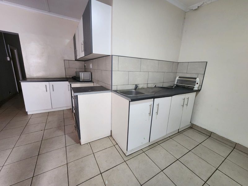 House For Sale in Beaconsfield - Photo 4