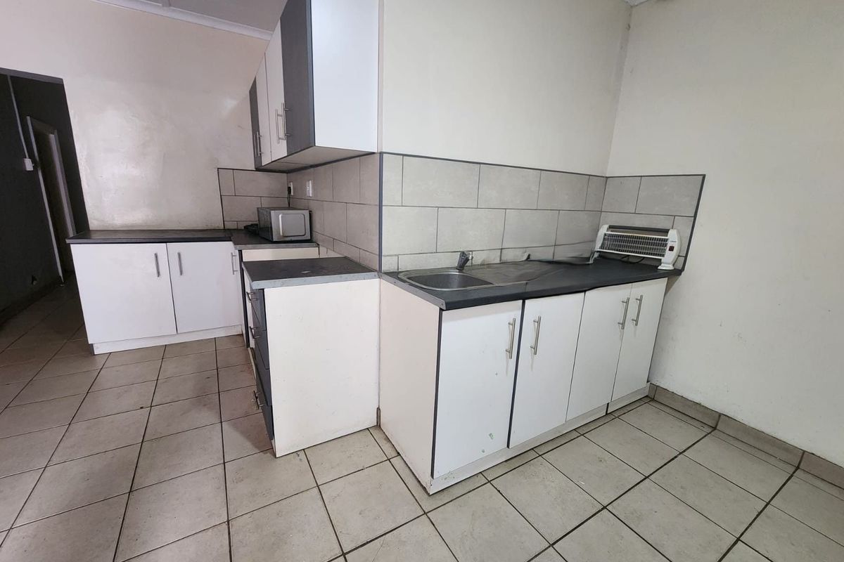 House For Sale in Beaconsfield - Photo 4